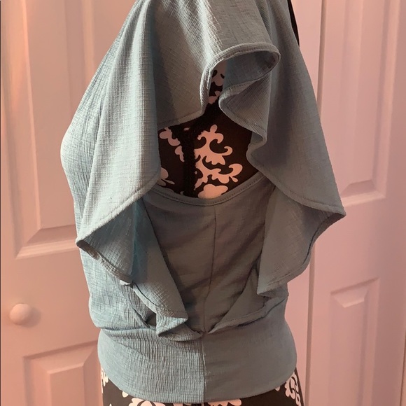 4/$30 One ❤️ Love Ruffled Top Size Large - Picture 2 of 4